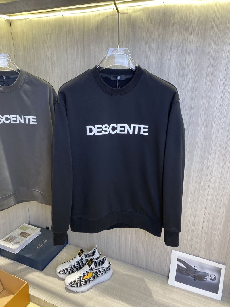 Descente Hoodies